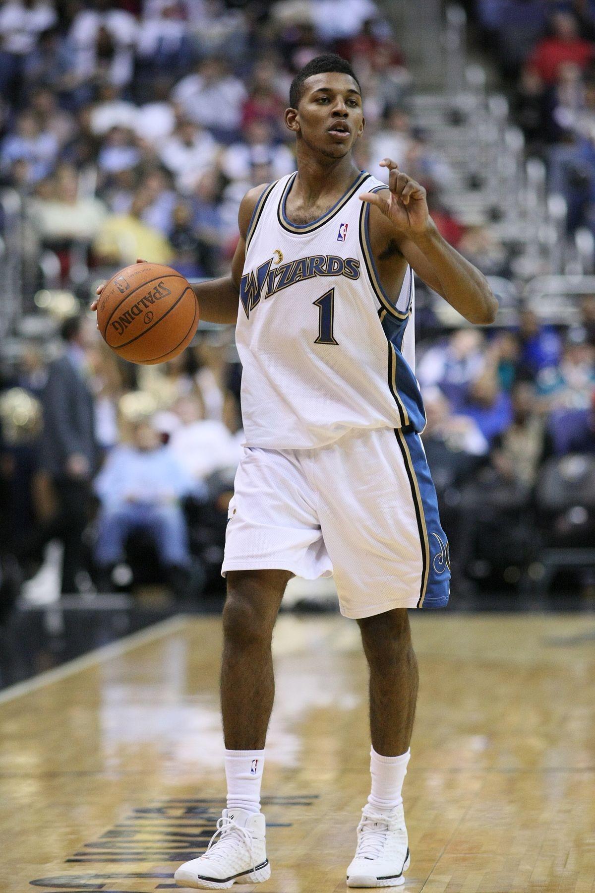 17岁中国少年在美高中拍运动,还清器材贷款（17岁中国少年在美高中拍体育视频，靠作品还清摄影器材贷款）