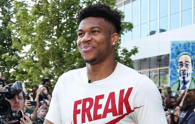 云南vs西海岸：4外援PK5外援，侯永永首发，王晗懿生涯首秀（云南对阵西海岸：4外援战5外援，侯永永首发，王晗懿迎来生涯首秀）