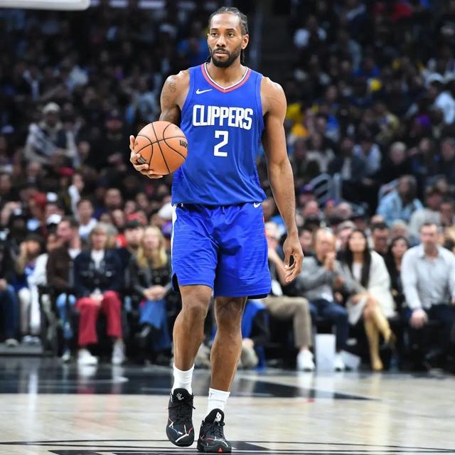 尼克斯击败雄鹿成功晋级，近7场两队对决尼克斯6胜1负（尼克斯力克雄鹿挺进下一轮，最近7次交锋6胜1负）