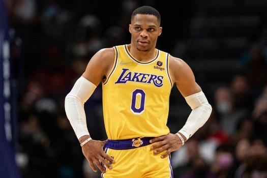 森林狼vs快船前瞻：爱德华兹状态火热，快船背靠背难逃2连败（森林狼迎战快船前瞻：爱德华兹状态正佳，背靠背快船恐遭两连败）